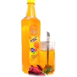 مشروب عضوي كمبوتشا بالزعفران في زجاجة بلاستيكية