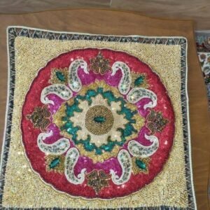 ترمه مطرزة بالجواهر والتطريز بالذهب