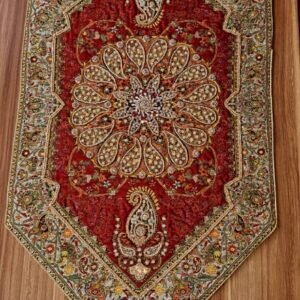 ترمه مطرزة بالجواهر والتطريز بالذهب