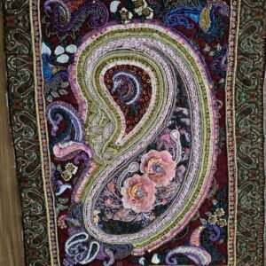 لوحة بدون إطار مطرزة بخيوط سرمه ومزينة بالجواهر