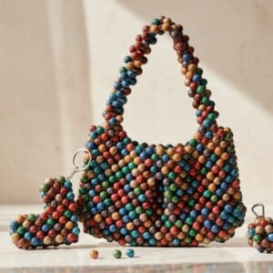 حقيبة ومفتاح ومعلّق قوس قزح