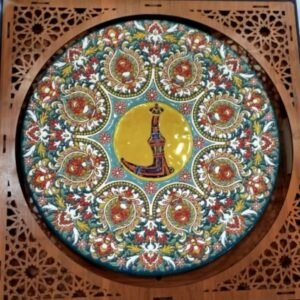 لوحة جدارية من الفخار المزخرف بالمينا